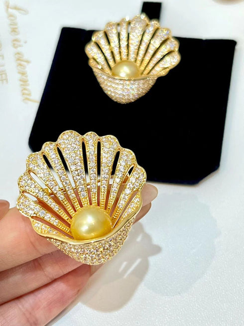 Shell Gold Pearl Brooch